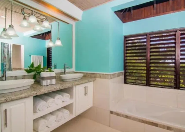 Hospitality Expert Half Hill 1br Pool * Montego Bay