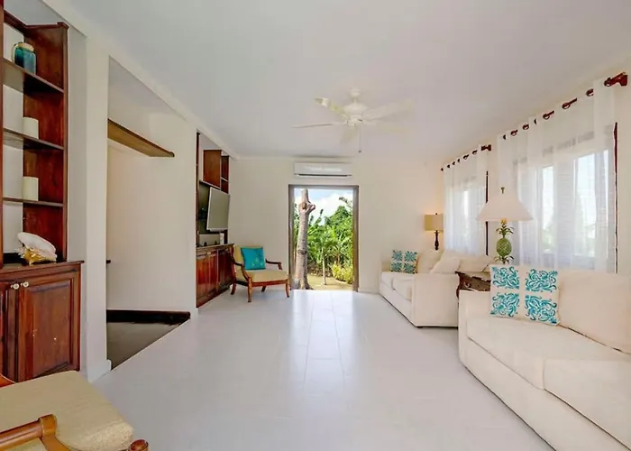 Hospitality Expert Half Hill 1br Pool Apartment *